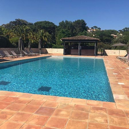 Charmantes Haus Im Golf Club Saint Tropez Exterior foto