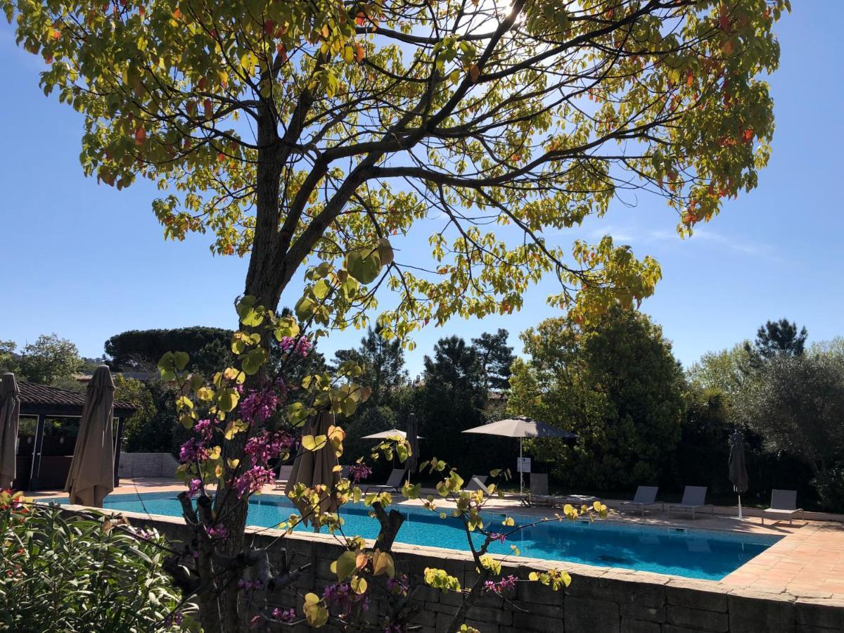 Charmantes Haus Im Golf Club Saint Tropez Exterior foto